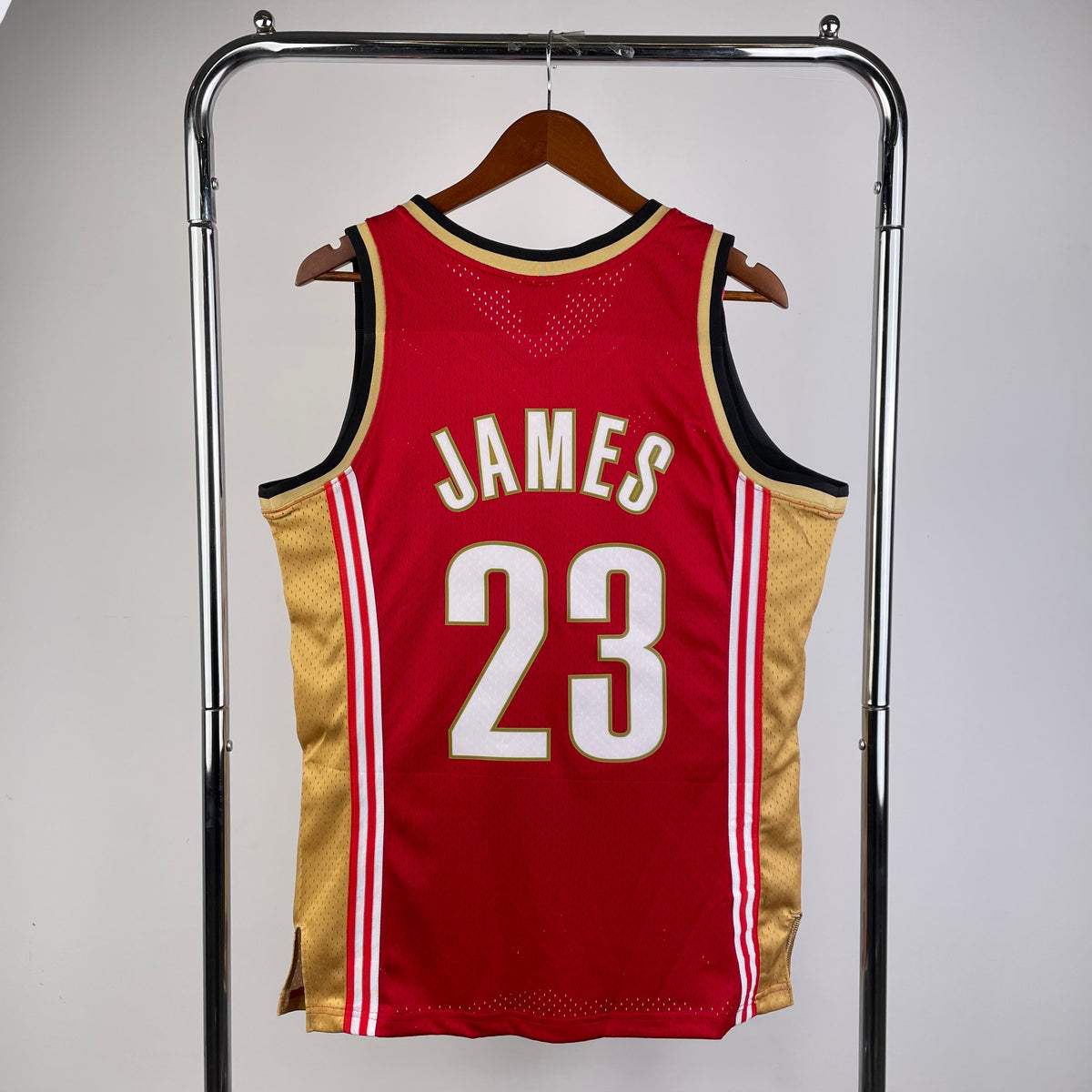 Cleveland Cavaliers Retro (2003) - Lebron James #23