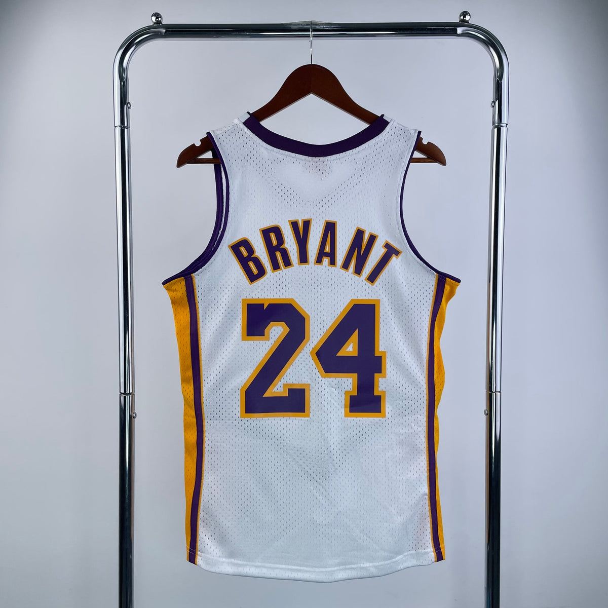 Los Angeles Lakers Retro (2009) - Kobe Bryant #24