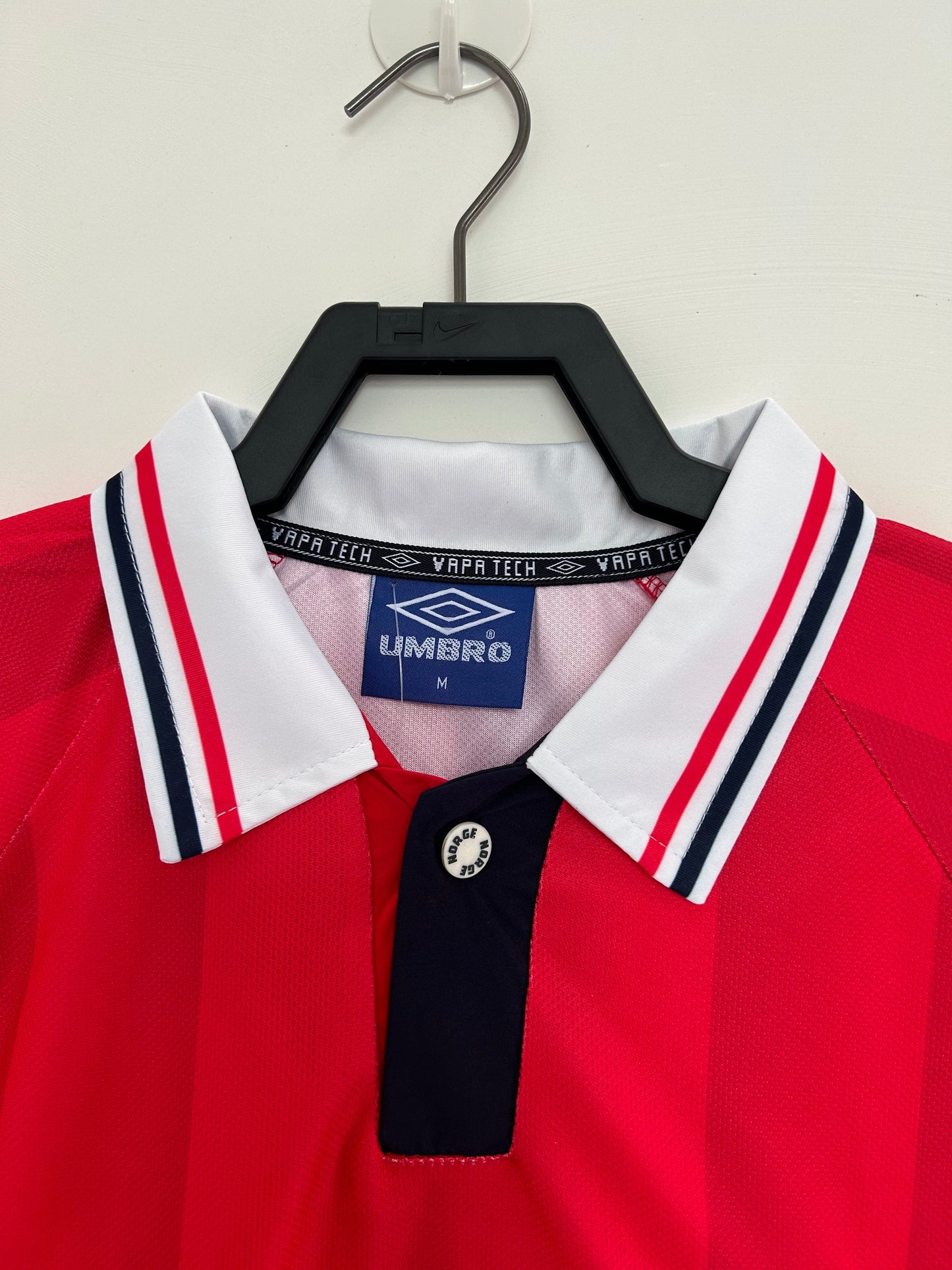 Man's Retro Jersey Norway National Team - 1998