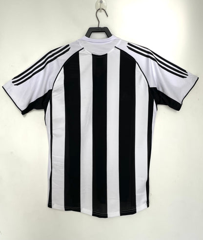 Man's Jersey Retro Newcastle United Home - 2005/2006