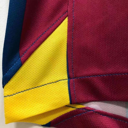 Man's Retro Jersey Barcelona Team Champions League Home - 2005/06