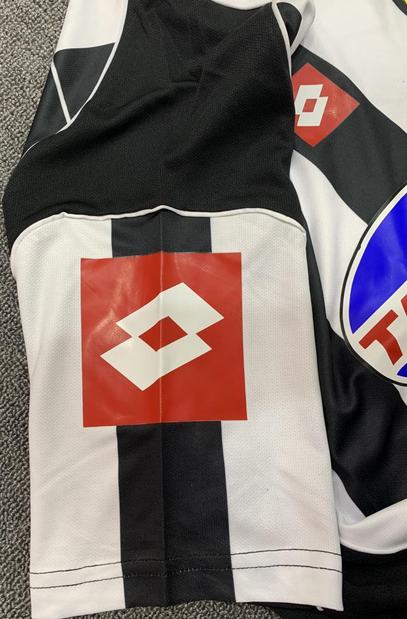 Man's Retro Jersey Juventus Team Home - 2002/03