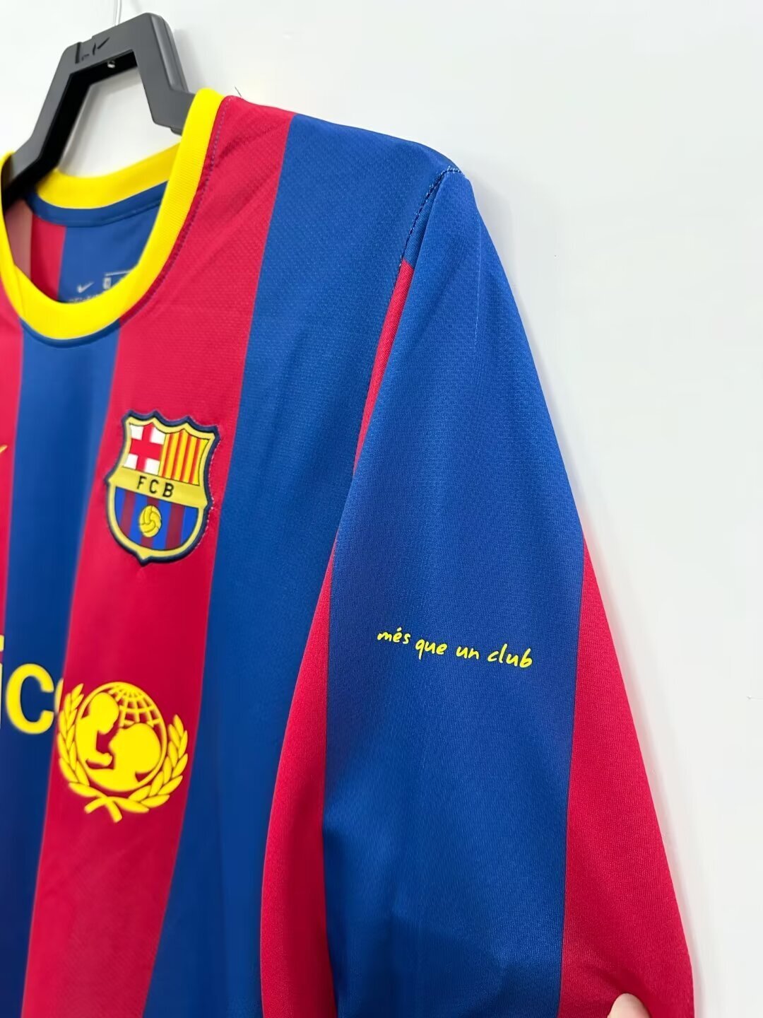 Man's Retro Long Sleeve Barcelona Team - 2010/11