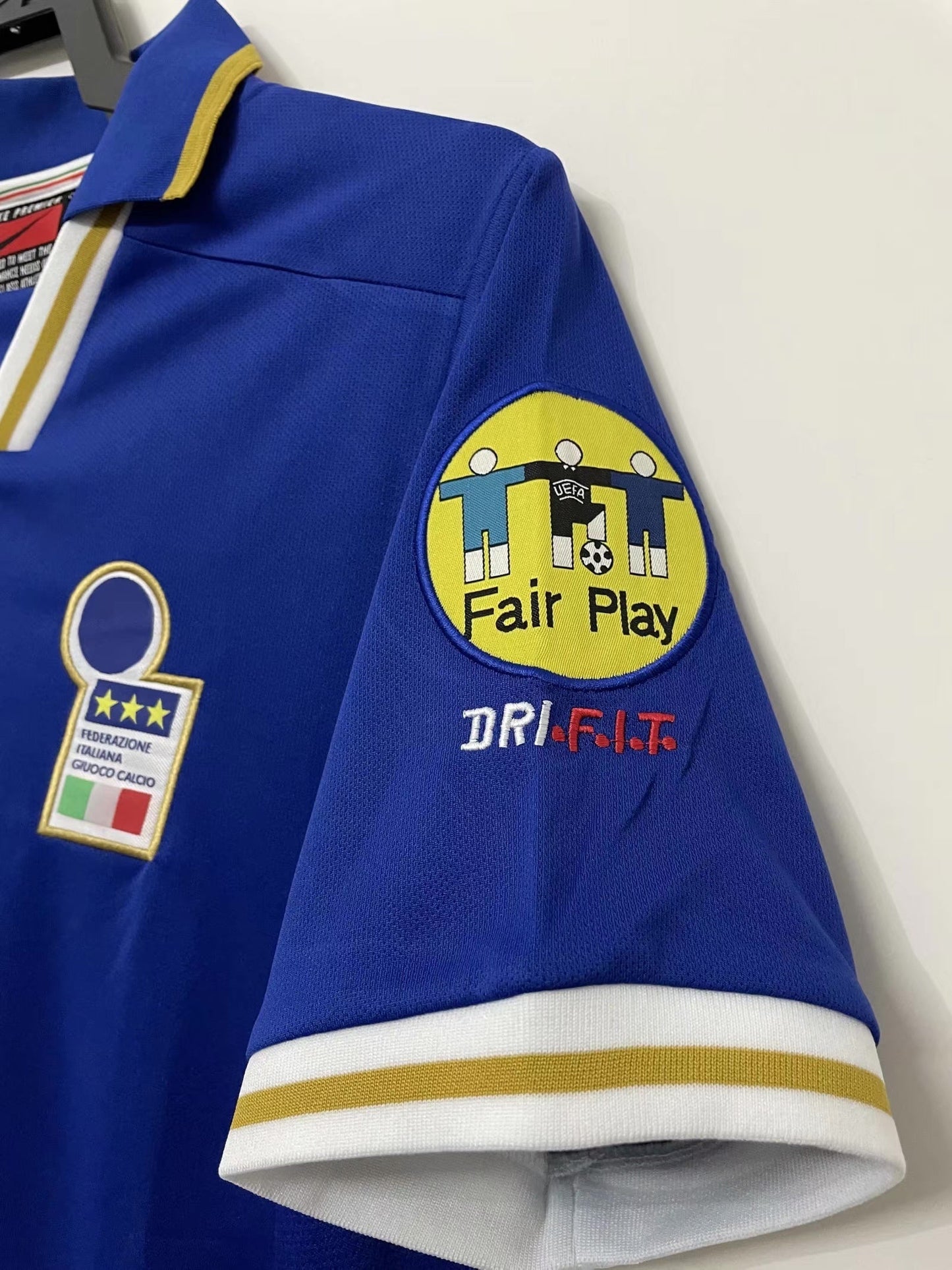 Man's Retro Jersey Italy National Team - 1996