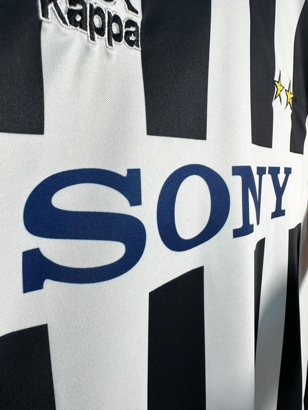 Man's Retro Long Sleeve Juventus Team Home - 1995/97