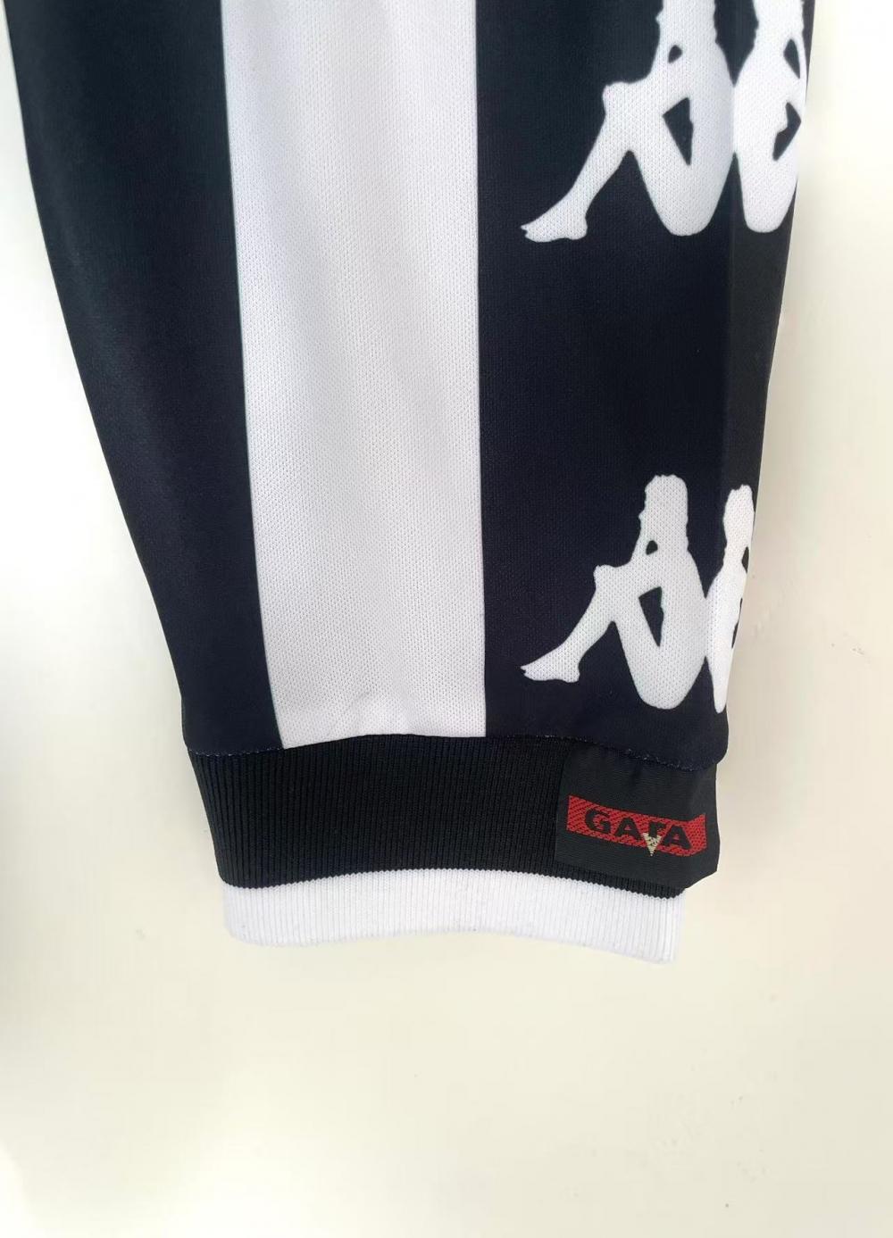 Man's Retro Long Sleeve Juventus Team Home - 1999/00