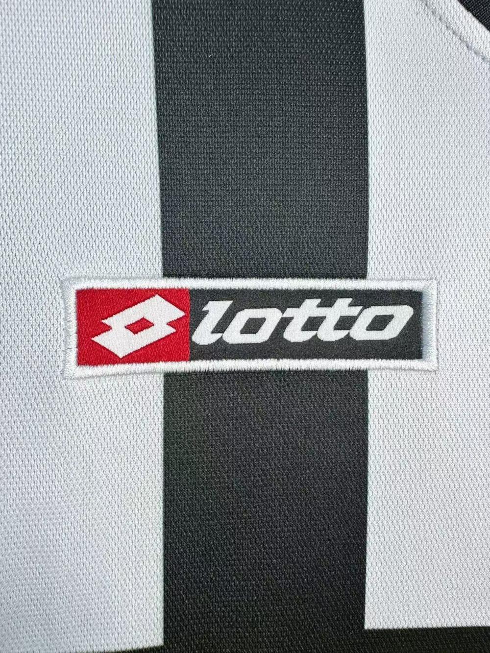 Man's Retro Jersey Juventus Team Home - 2001/02