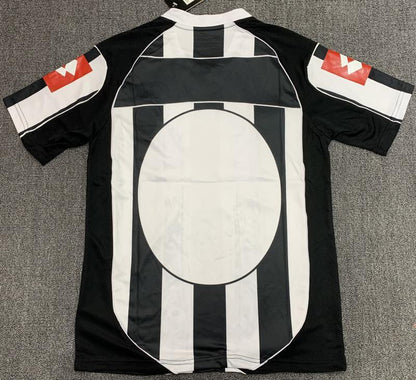Man's Retro Jersey Juventus Team Home - 2002/03