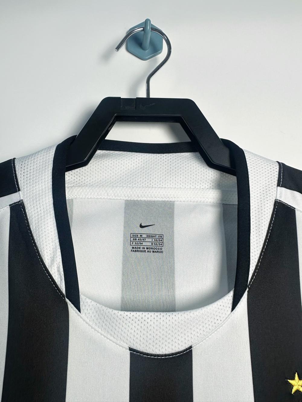 Man's Retro Jersey Juventus Team Home - 2003/04