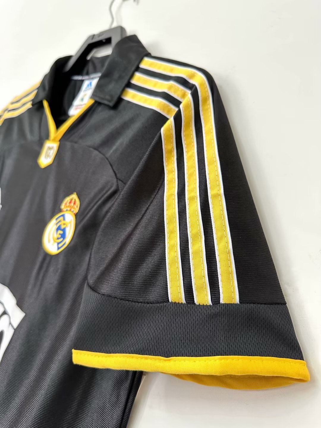 Man's Retro Jersey Real Madrid Team - 1999/01