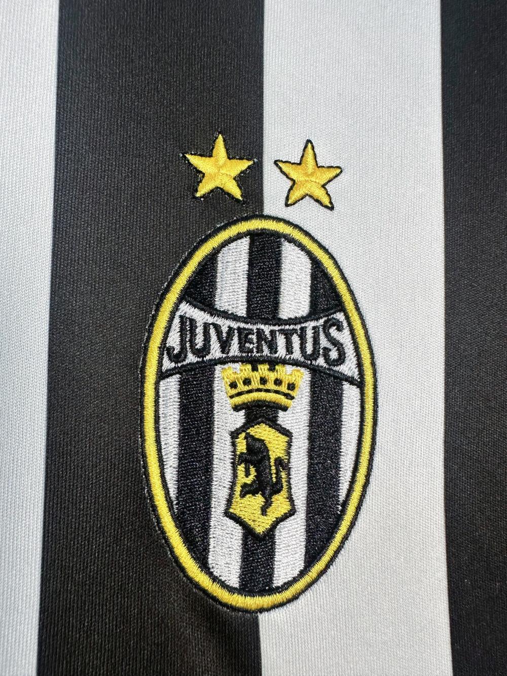 Man's Retro Jersey Juventus Team Home - 2003/04