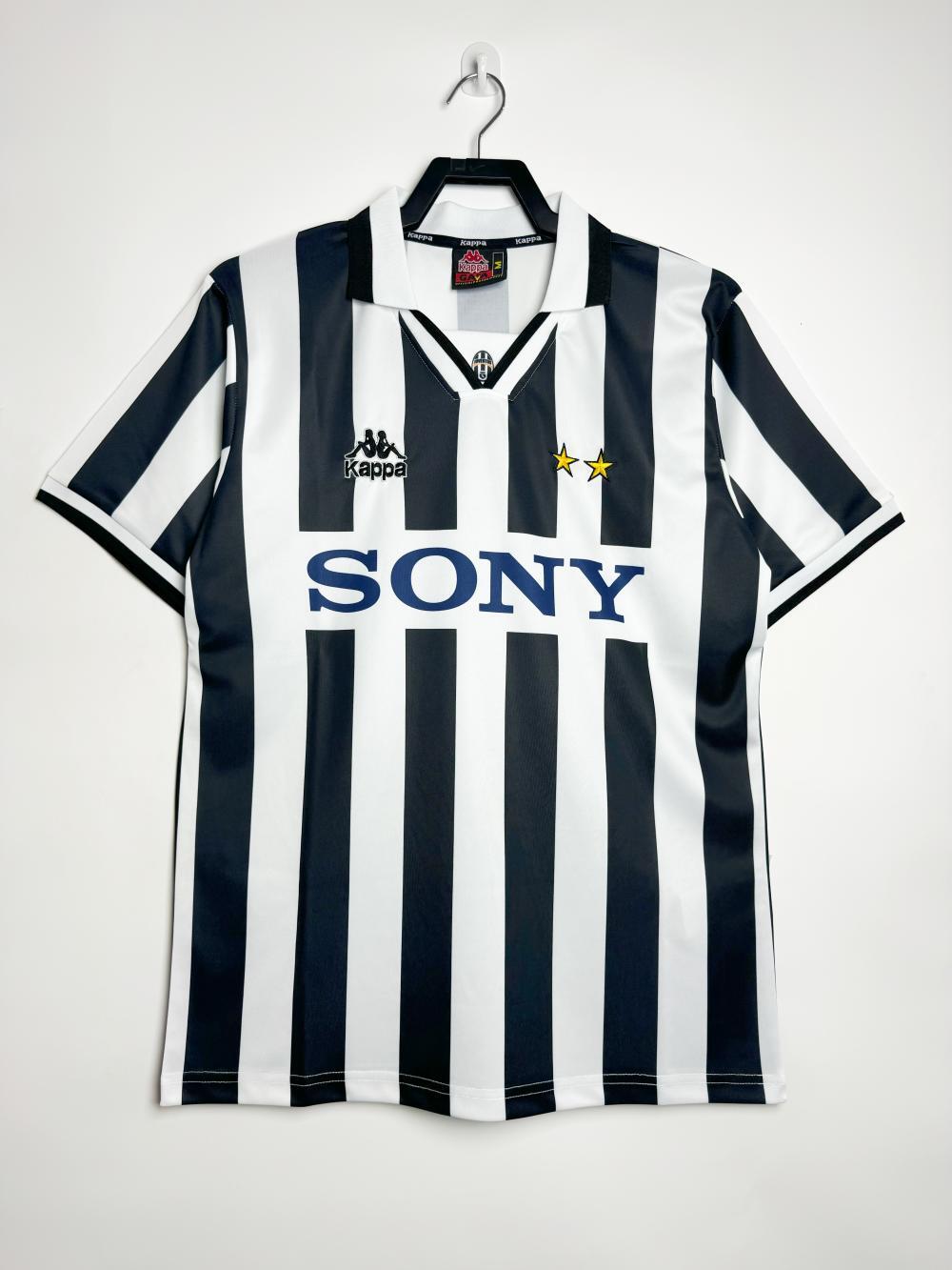 Man's Retro Jersey Juventus Team Home - 1995/97