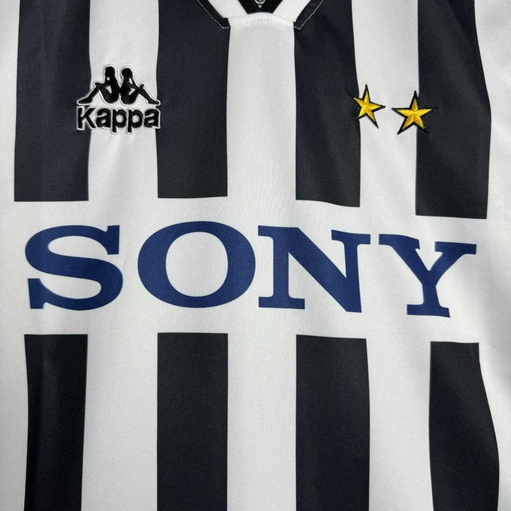 Man's Retro Jersey Juventus Team Home - 1995/97