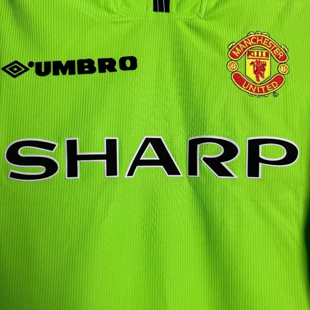 Man's Retro Long Sleeve Manchester United Team Green GK - 1998/1999