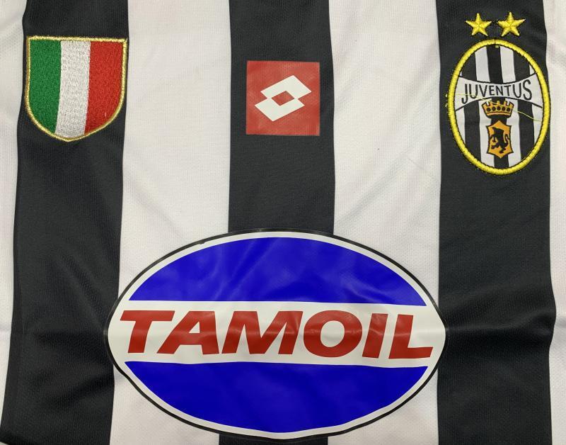 Man's Retro Jersey Juventus Team Home - 2002/03