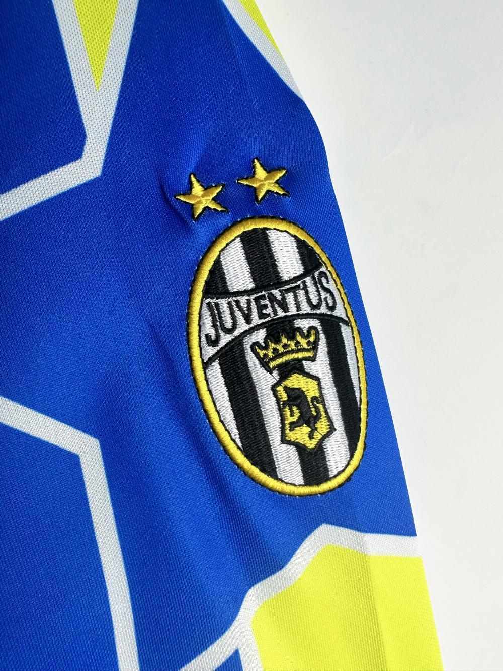 Man's Retro Long Sleeve Juventus Team Away - 1997/99
