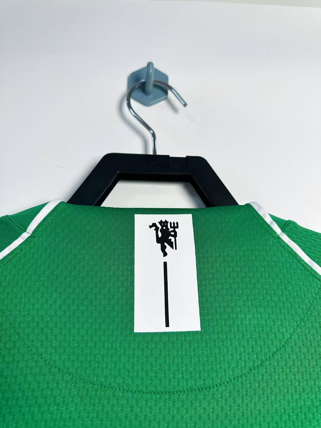 Man's Retro Long Sleeve Manchester United Team Green GK - 2007/08