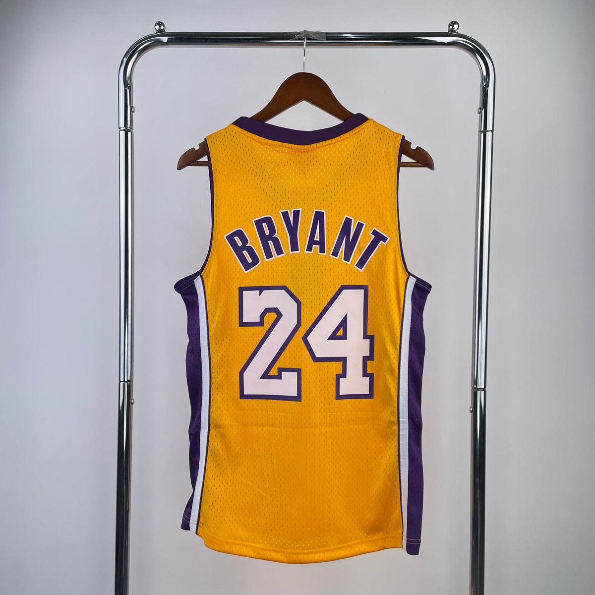 Los Angeles Lakers Retro (2008) - Kobe Bryant #24