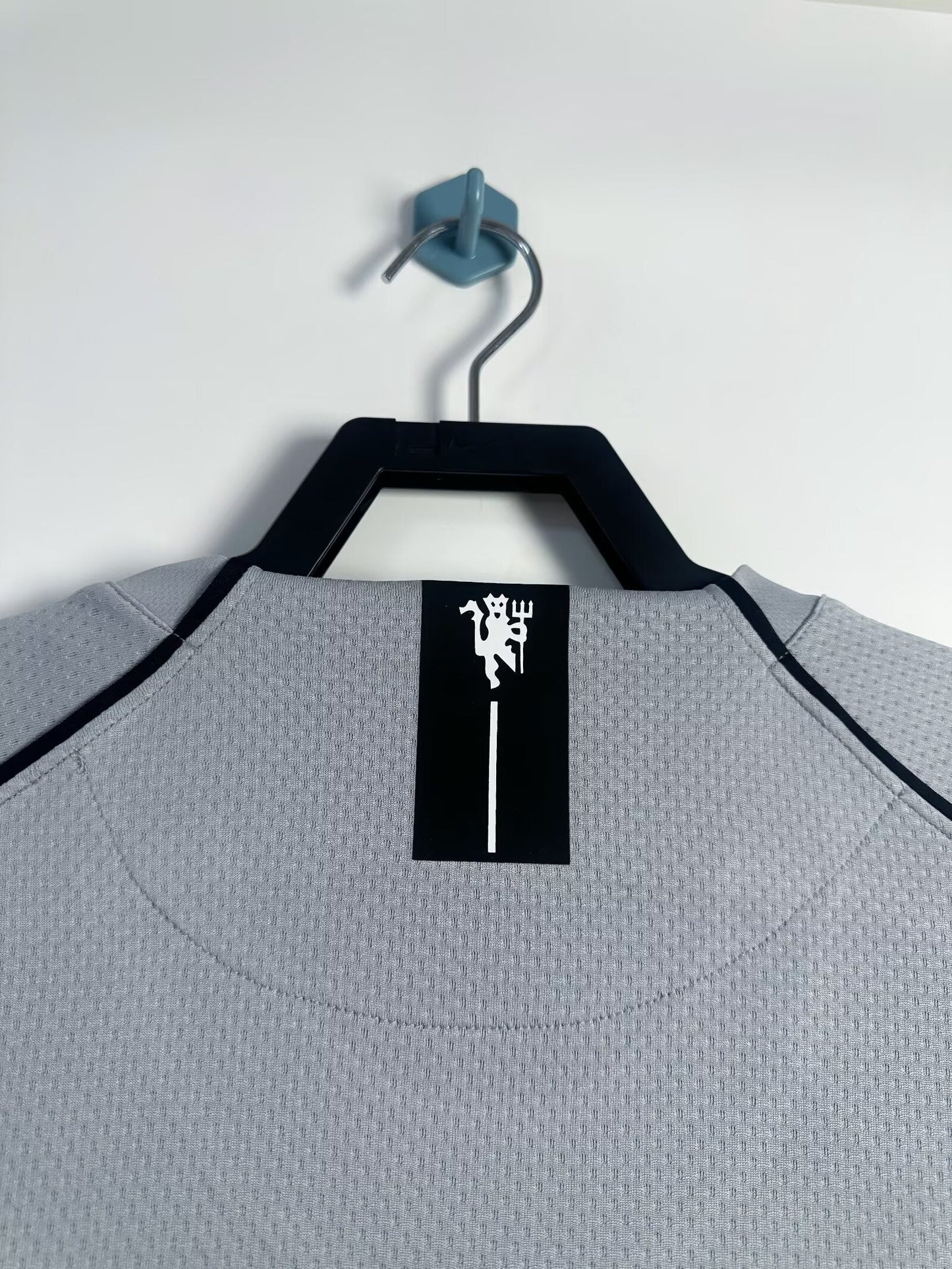 Man's Retro Long Sleeve Manchester United Team Grey GK - 2007/08