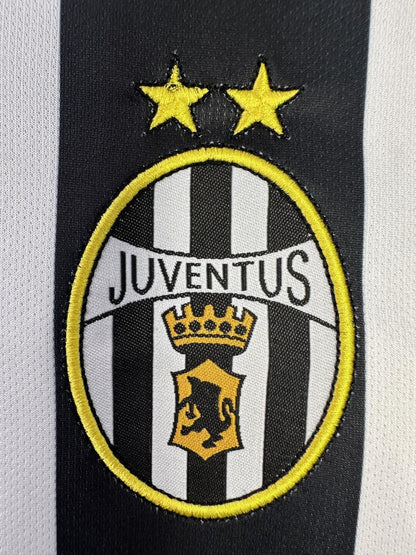 Man's Retro Long Sleeve Juventus Team Home - 2002/03