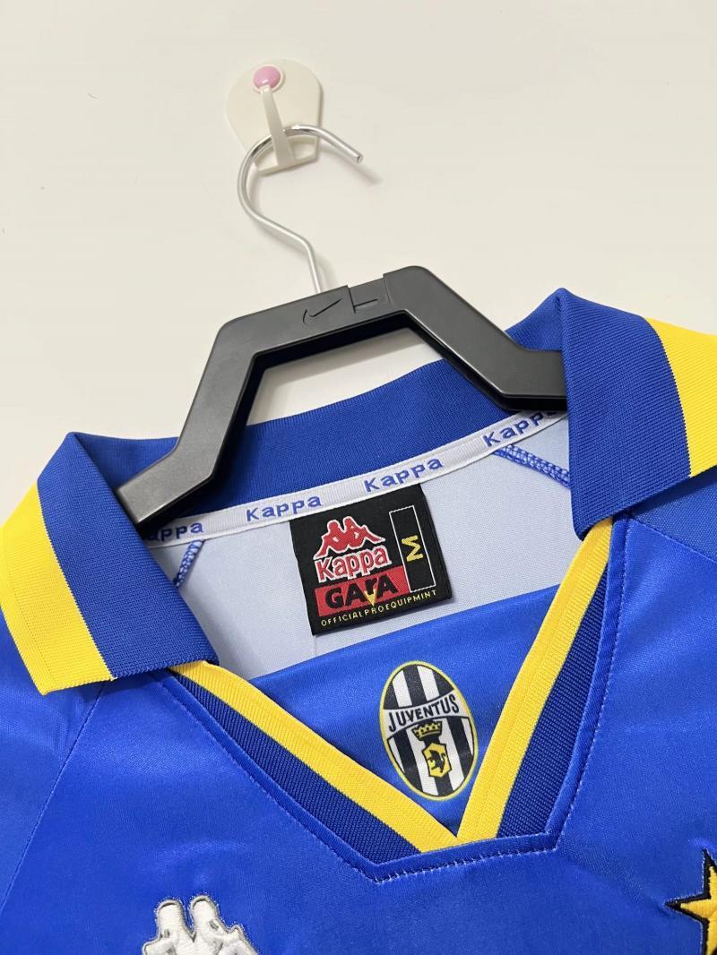 Man's Retro Jersey Juventus Team - 1995/96