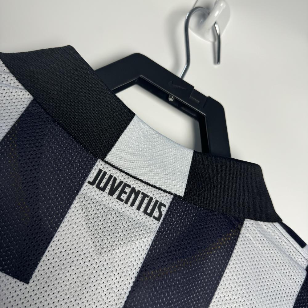 Man's Retro Long Sleeve Juventus Team Home - 2014/2015