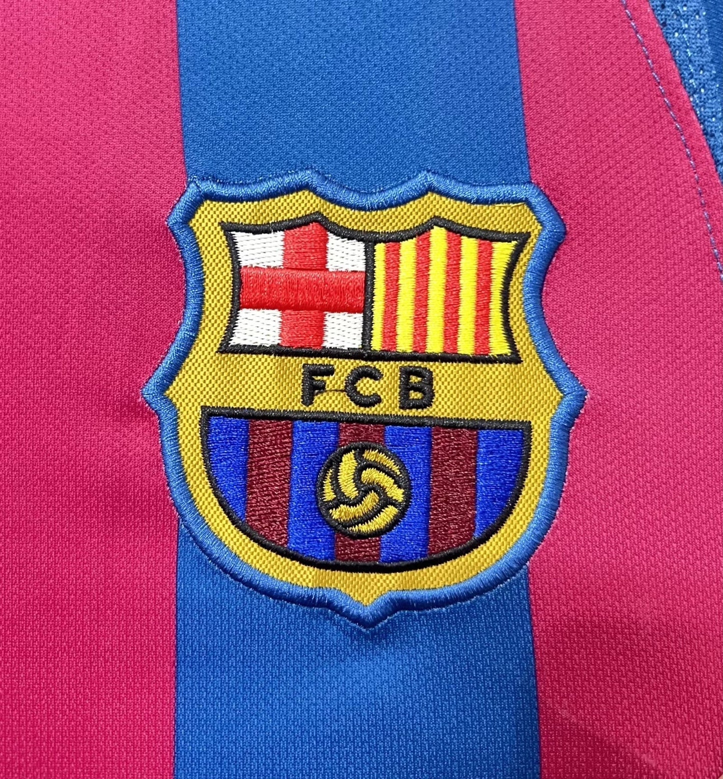 Man's Retro Long Sleeve Barcelona Team - 2005/06