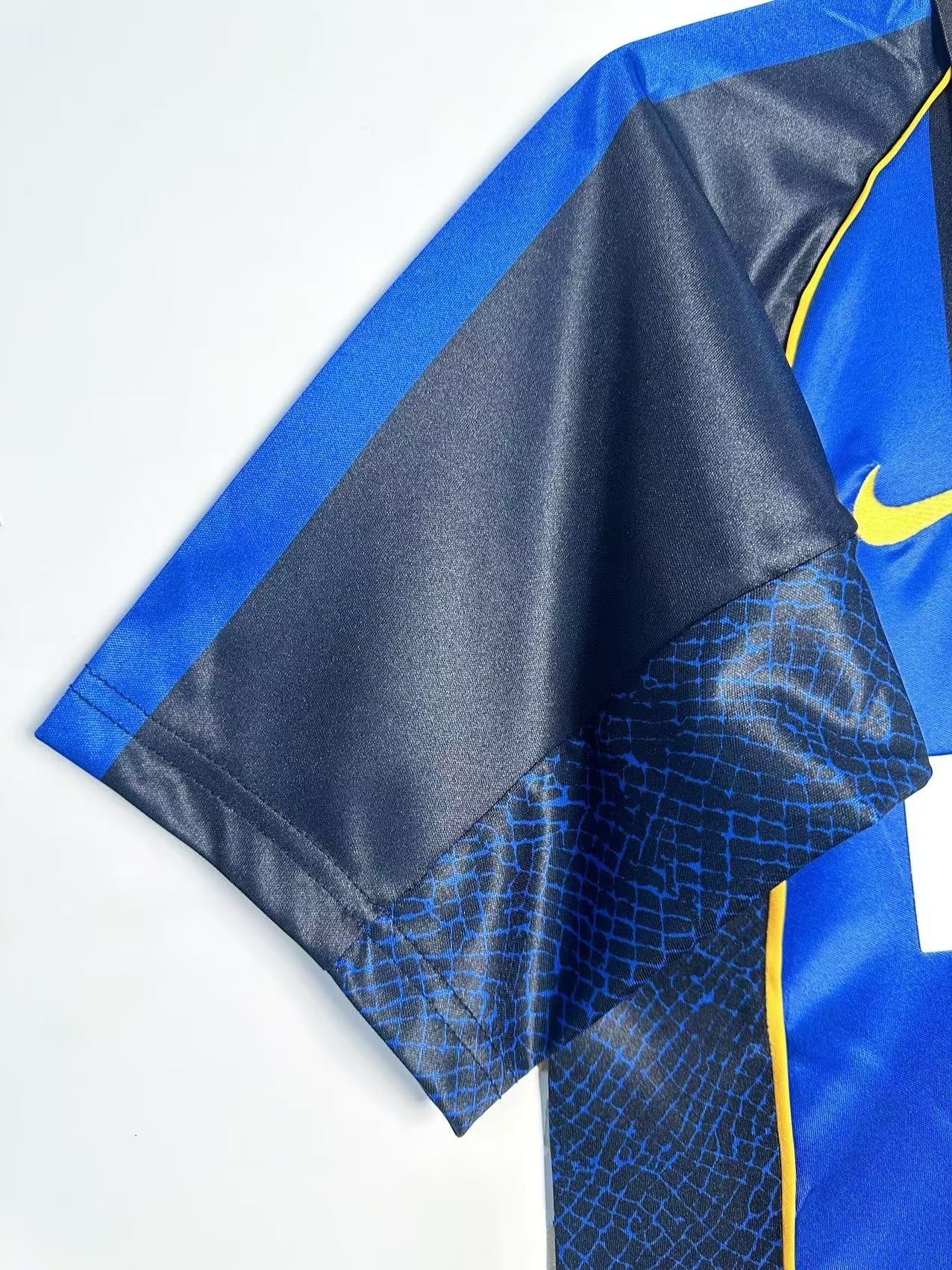 Man's Retro Jersey Internazionale Milano Team Home - 2001/02