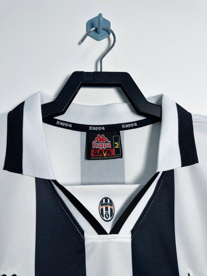 Man's Retro Long Sleeve Juventus Team Home - 1995/97