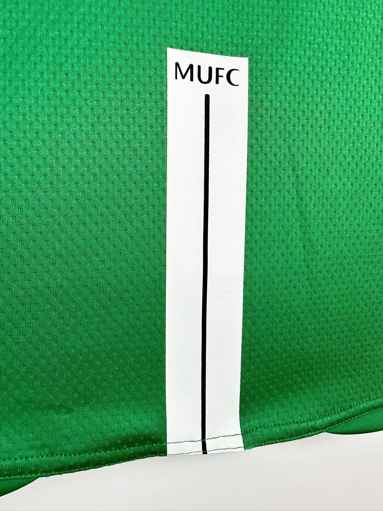 Man's Retro Long Sleeve Manchester United Team Green GK - 2007/08