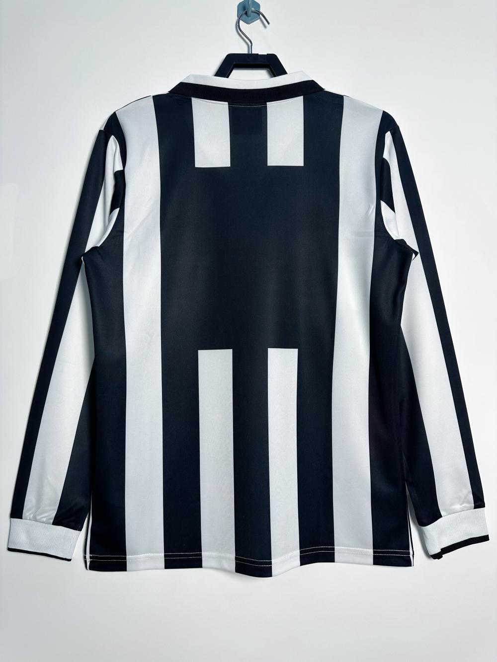 Man's Retro Long Sleeve Juventus Team Home - 1995/97