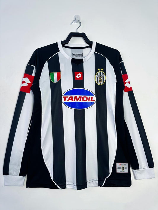 Man's Retro Long Sleeve Juventus Team Home - 2002/03